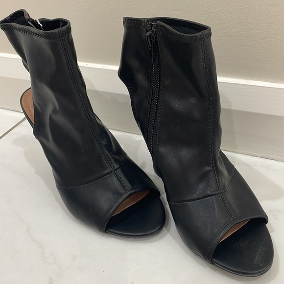 Black ankle with open toe and heel boots/heels size 6 - Picture 2 of 4